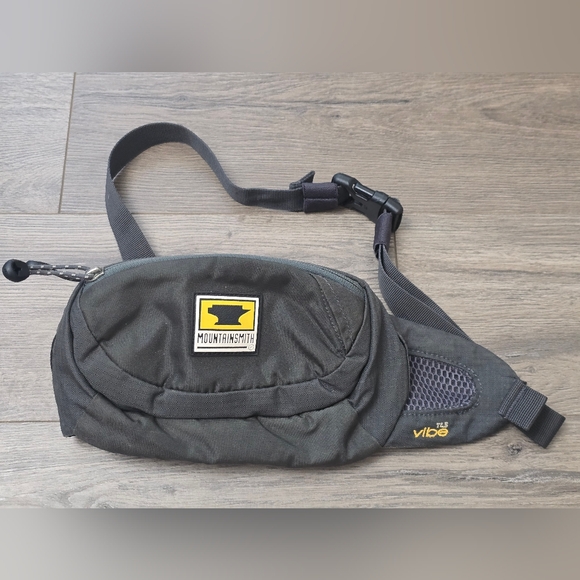 Mountainsmith Reforge Vibe Grey Lumbar Fannypack Outdoor Athleisure Hiking - Picture 1 of 10